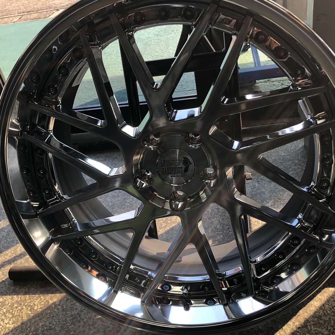 高級ホイールも多数